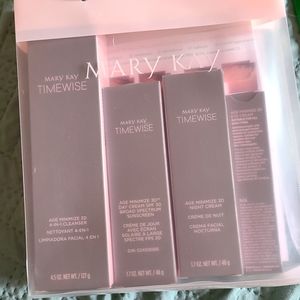 Mary Kay Age Minimizing Gift set